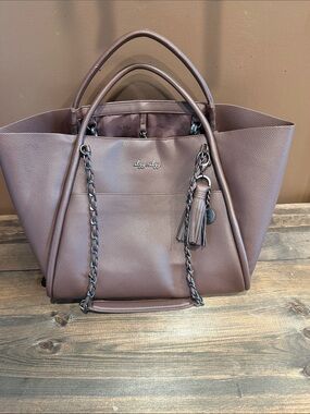 Itzy Ritzy Espresso Tote with Tassel Charm